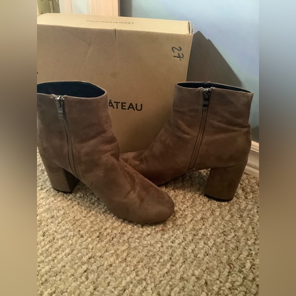 Le Chateau Brown Faux Sued Boots - Picture 5 of 5